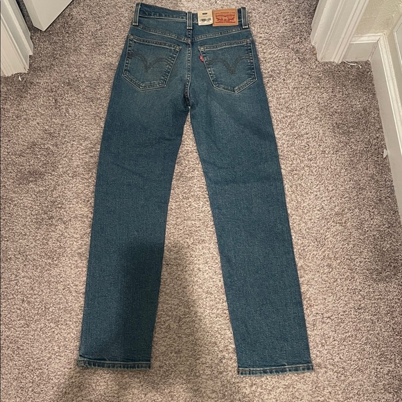 Levi's Wedgie Straight women's jeans in a medium blue wash 24 inch by 28 nwt - Picture 6 of 8
